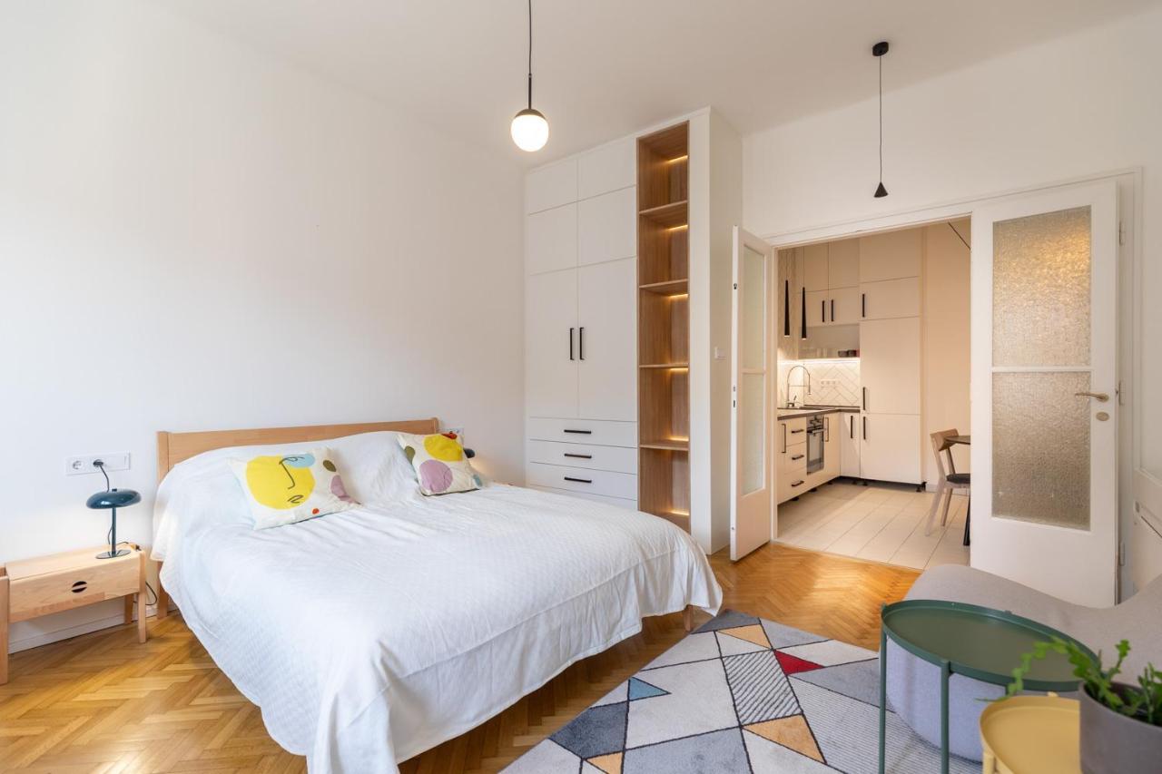 The Palm Springs Apartment ブダペスト エクステリア 写真